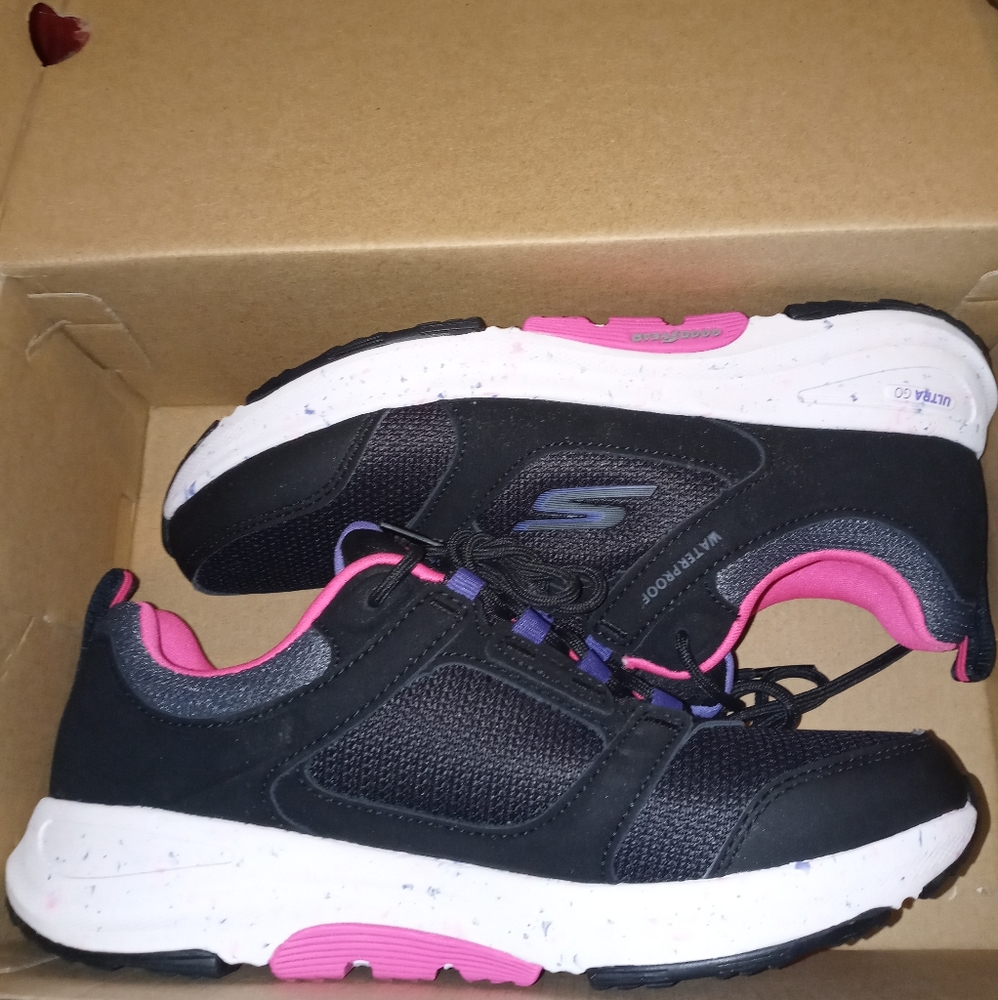 Sketchers GO WALK OUTDOOR sneakers